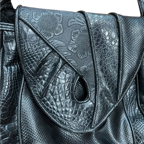 Elegant Black faux vegan leather embossed Textured crossbody bag Purse - Picture 5 of 9